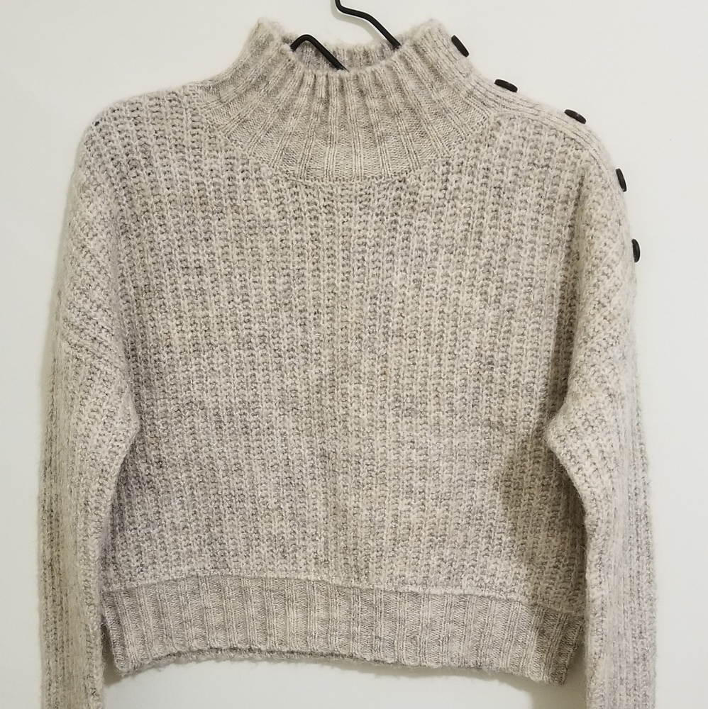 Jessica Simpson sweater